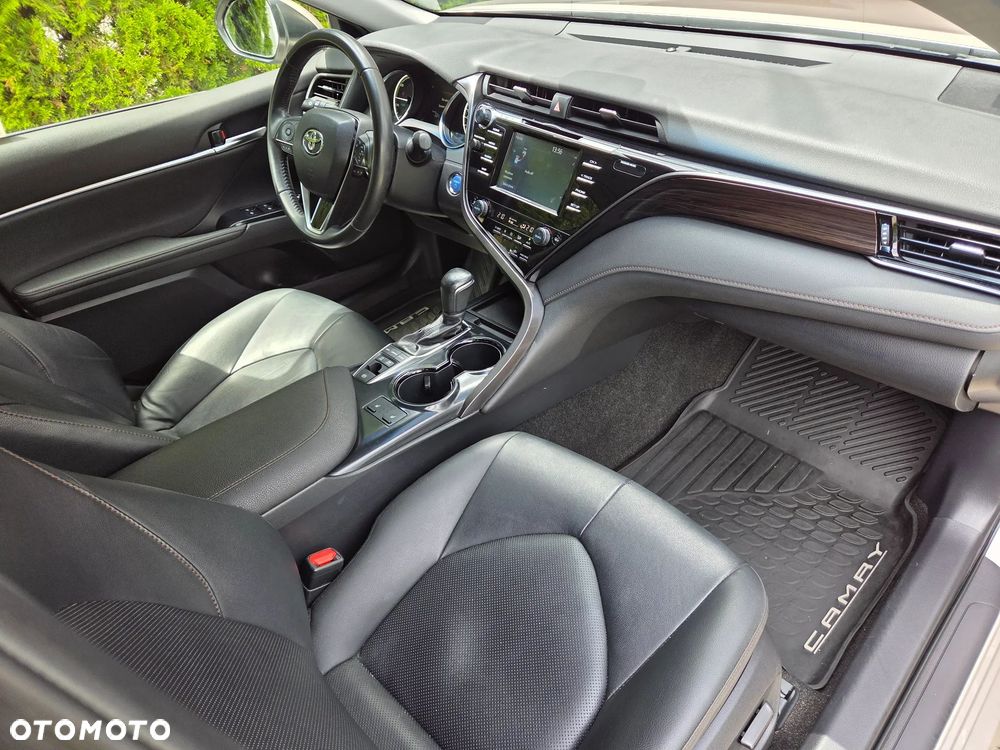 Toyota Camry 2.5 Hybrid Comfort CVT - 21