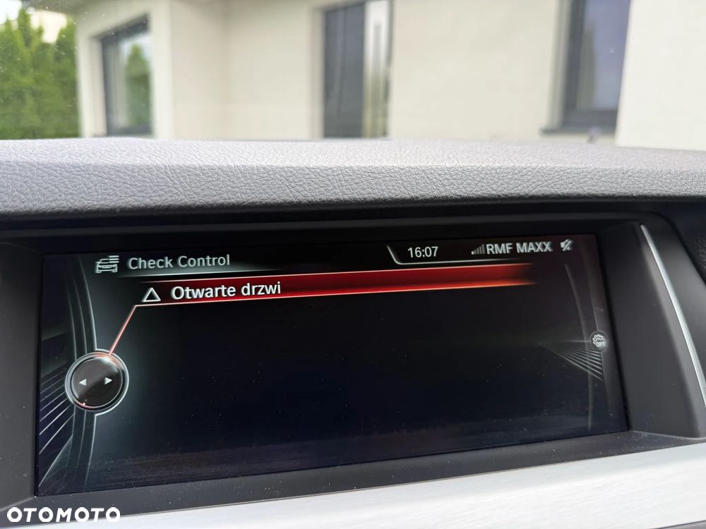 BMW Seria 5 520d xDrive - 12