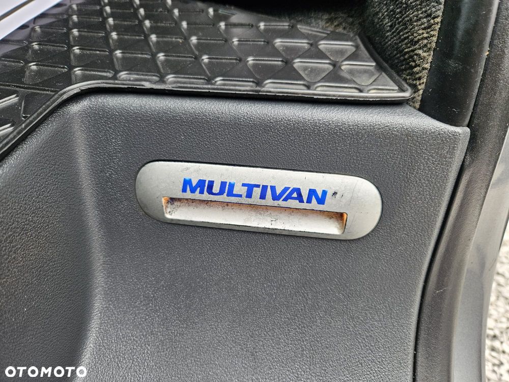 Volkswagen Multivan - 32