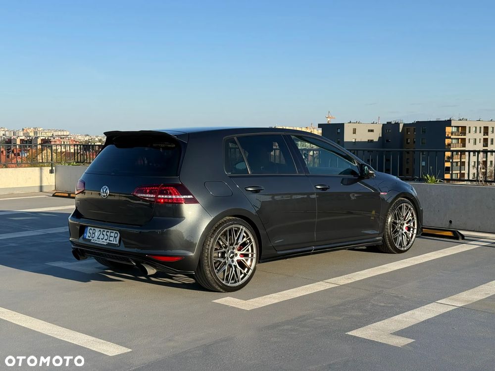 Volkswagen Golf - 2
