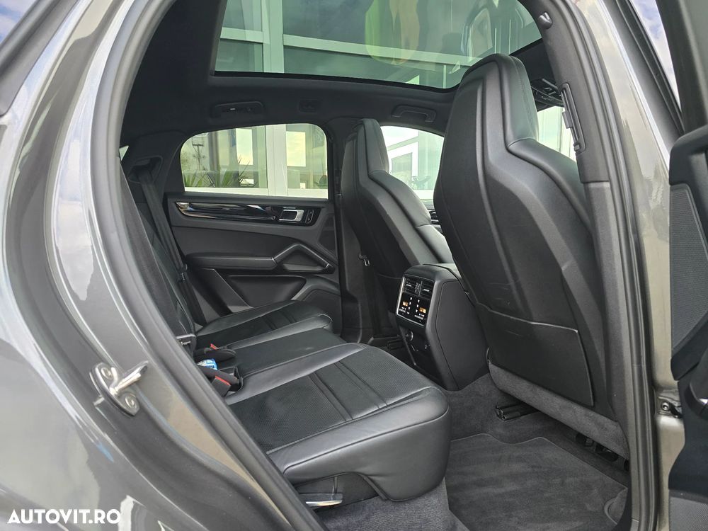 Porsche Cayenne Coupe - 13