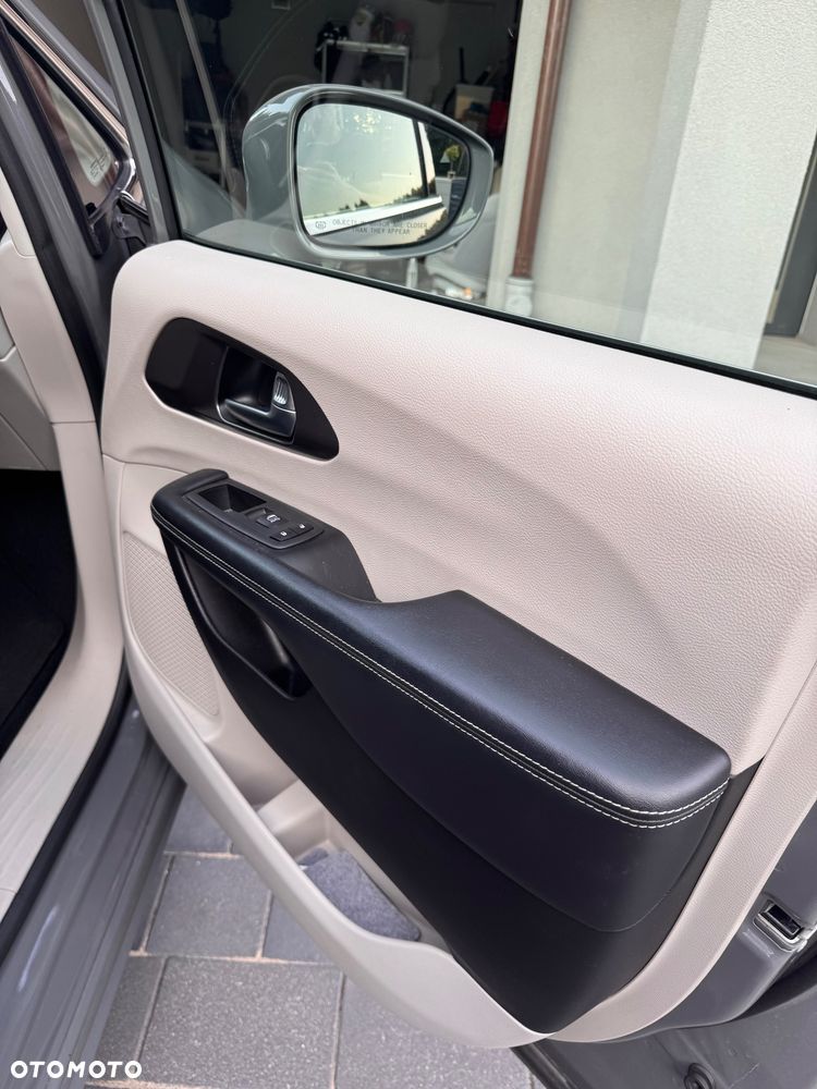 Chrysler Pacifica - 40