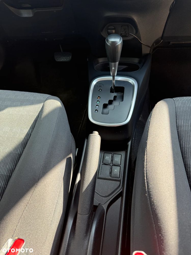 Toyota Yaris Hybrid 100 Premium - 4