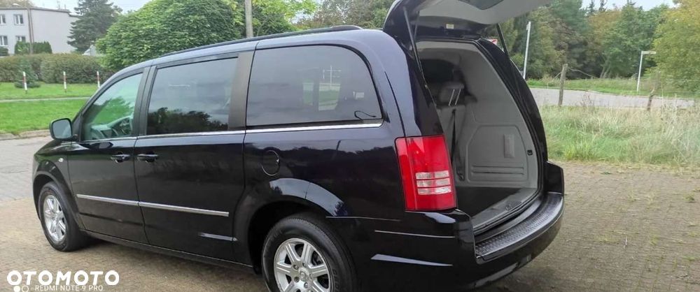 Chrysler Town & Country - 17