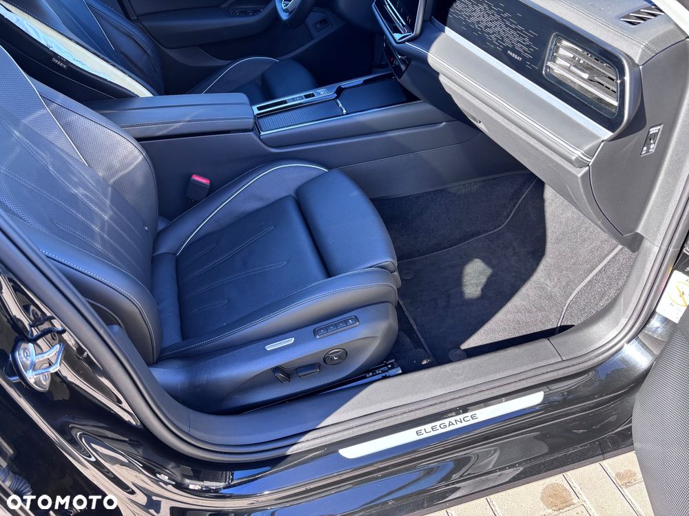 Volkswagen Passat Variant 2.0 TDI SCR 4Motion DSG Elegance - 19