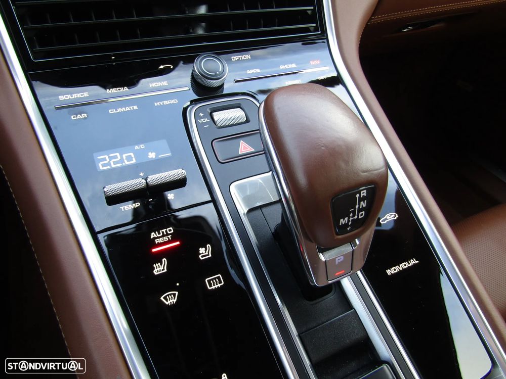 Porsche Panamera Sport Turismo 4 E-Hybrid - 21