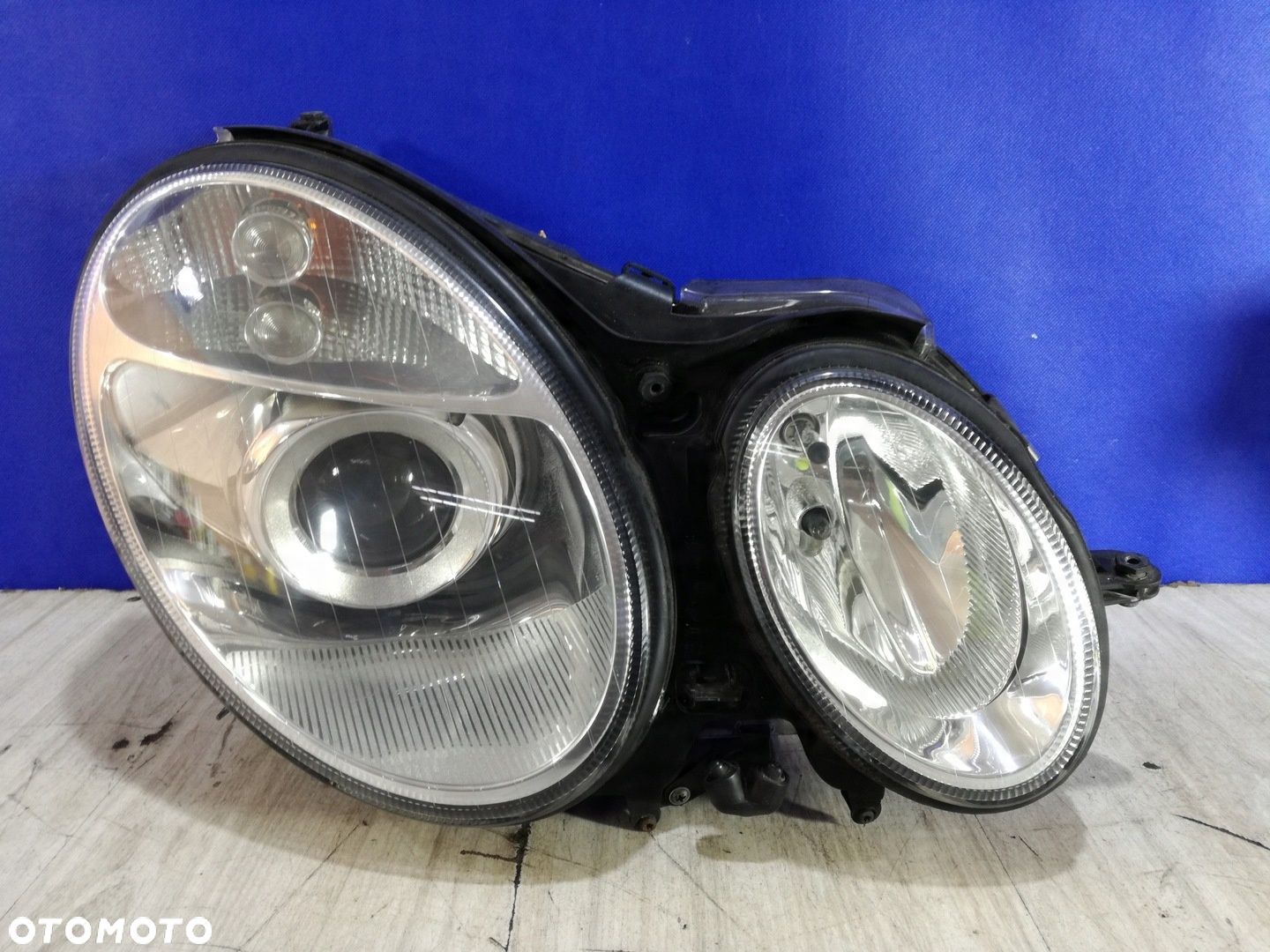 Mercedes E-Klasa W211 2002/2006 lampa reflektor przód prawa Bi-Xenon - 1
