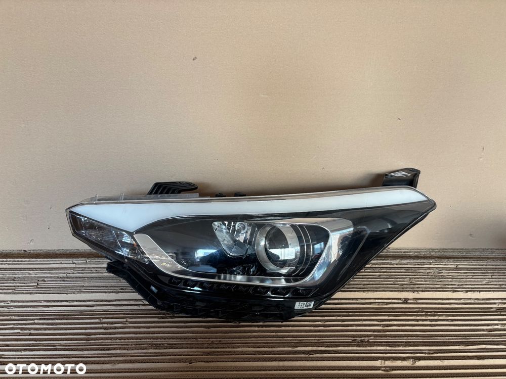 Hyundai I20 II 2 14- lampa lewa soczewka led92101 C8200 - 1