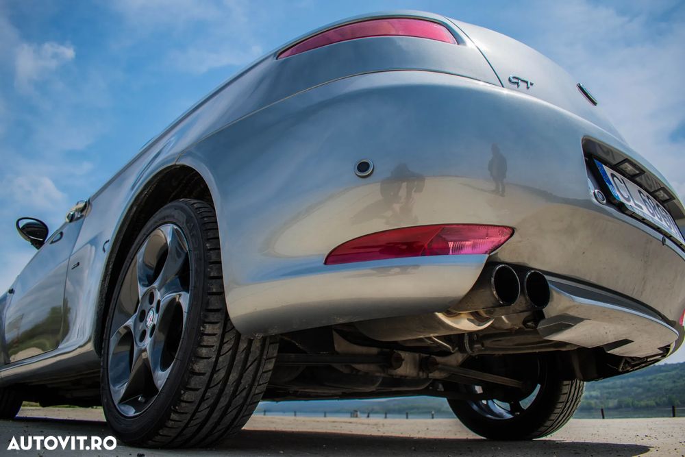 Alfa Romeo GT 2.0 JTS CM Distinctive - 2