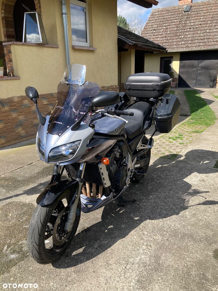 Yamaha FZS - 6