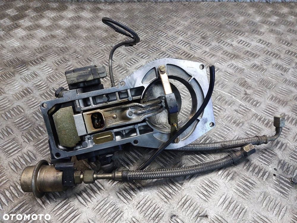 GAŹNIK ROZDZIELACZ AUDI 80 B3 1.8 8V 2437020005 026133353 3437224023 - 4