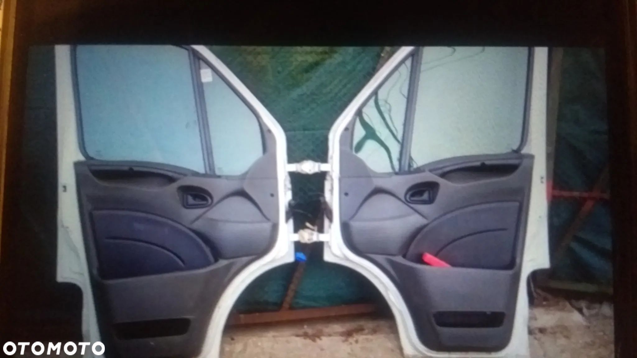 Iveco Daily 06-14  DRZWI LEWE PRAWE KOMPLETNE UZBROJONE - 1