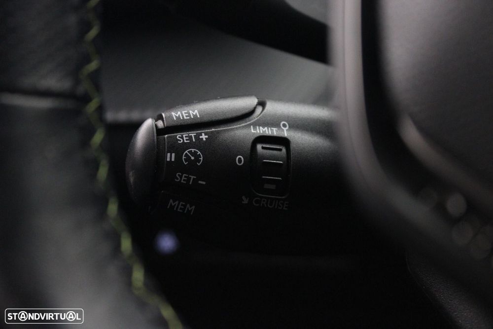 Peugeot e-2008 50 kWh GT - 12
