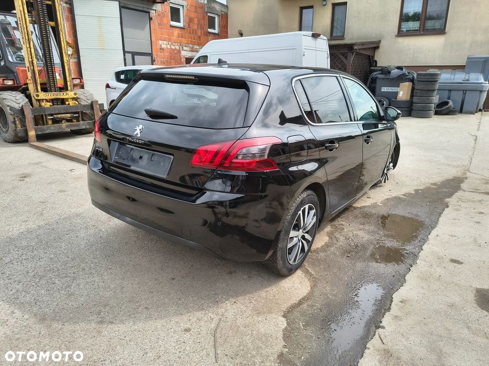Peugeot 308 - 8