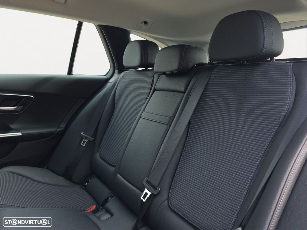 Mercedes-Benz C 300 — fotografia 15