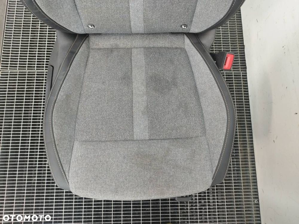 FOTEL PRZÓD PRZEDNI PRAWY PASAŻERA SKODA OCTAVIA IV EU - 2