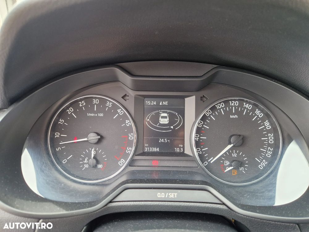 Skoda Octavia 1.6 TDI ELEGANCE - 9
