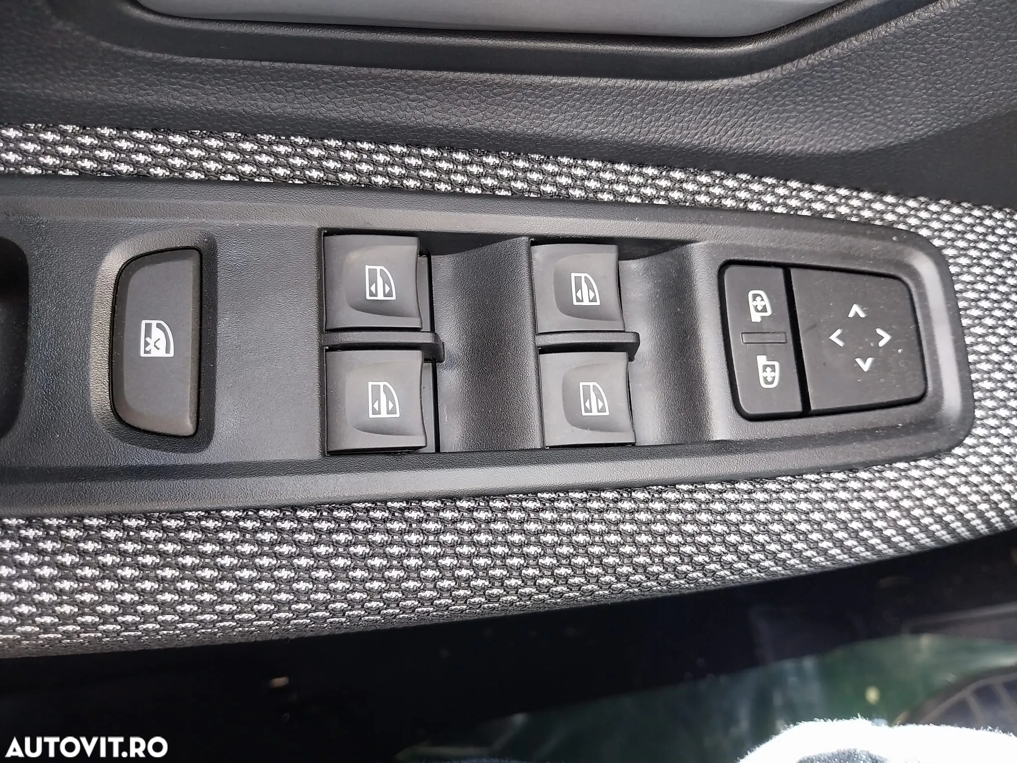 Dacia Sandero TCe 90 MT5 Expression - 11