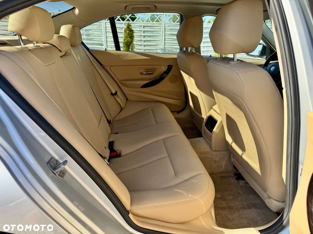 BMW Seria 3 316i - 17
