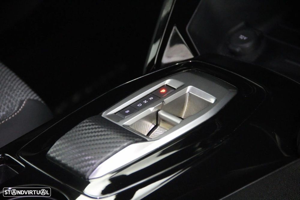 Peugeot e-2008 - 11