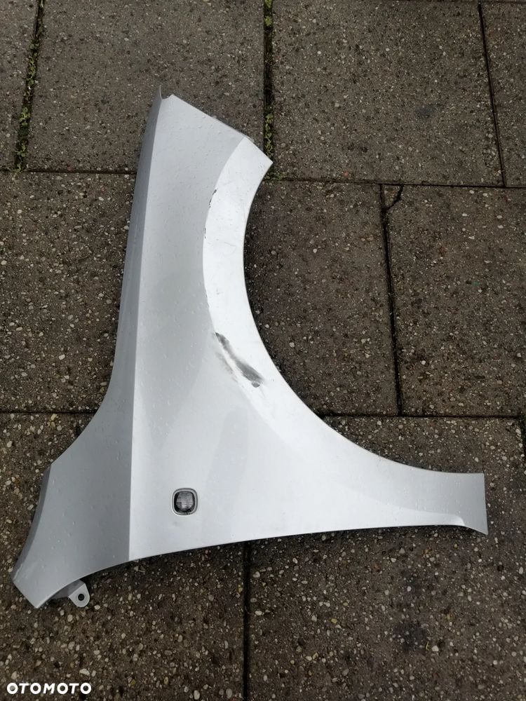 Skoda Rapid błotniki przód kod lakieru 9156  LA7W - 2