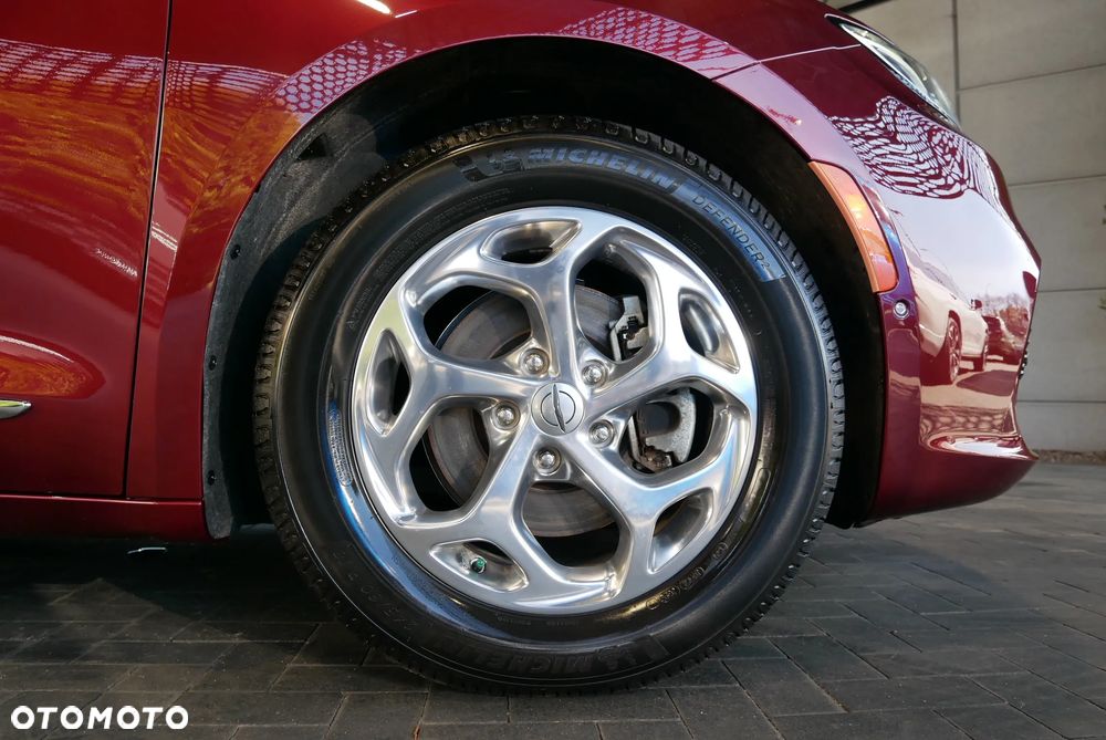 Chrysler Pacifica - 36