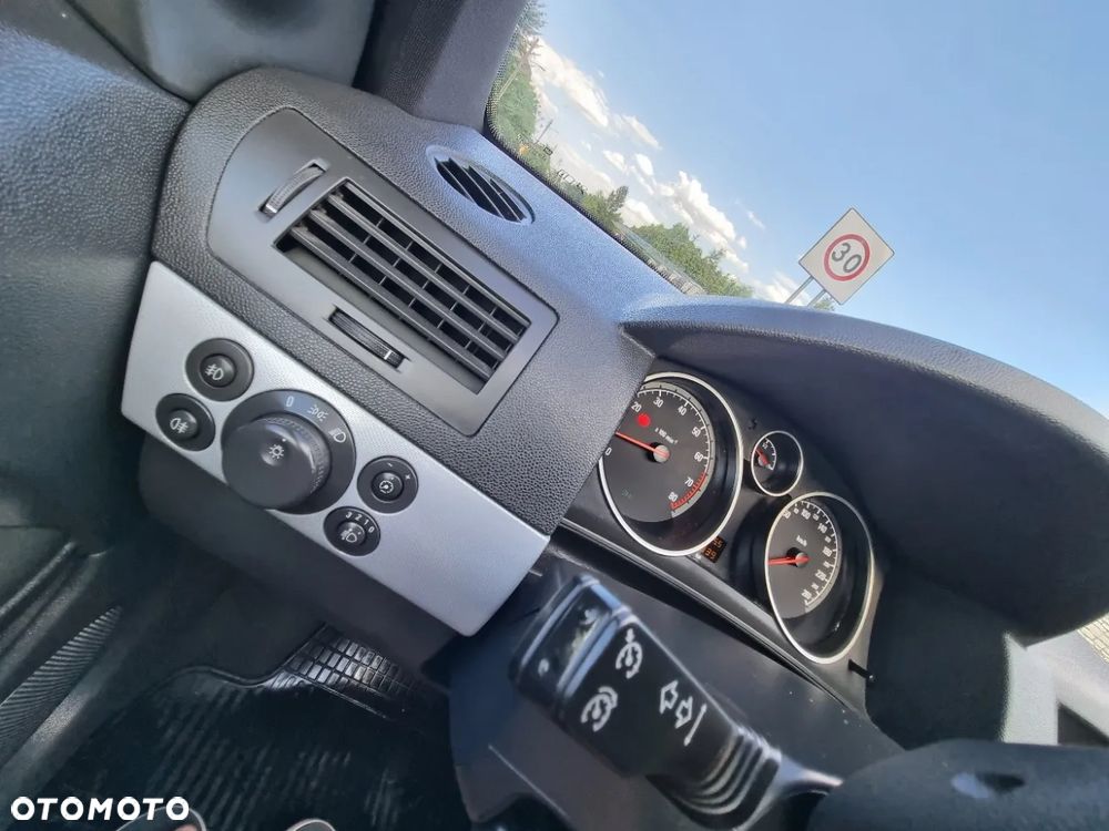 Opel Astra III GTC 1.6 Sport - 29