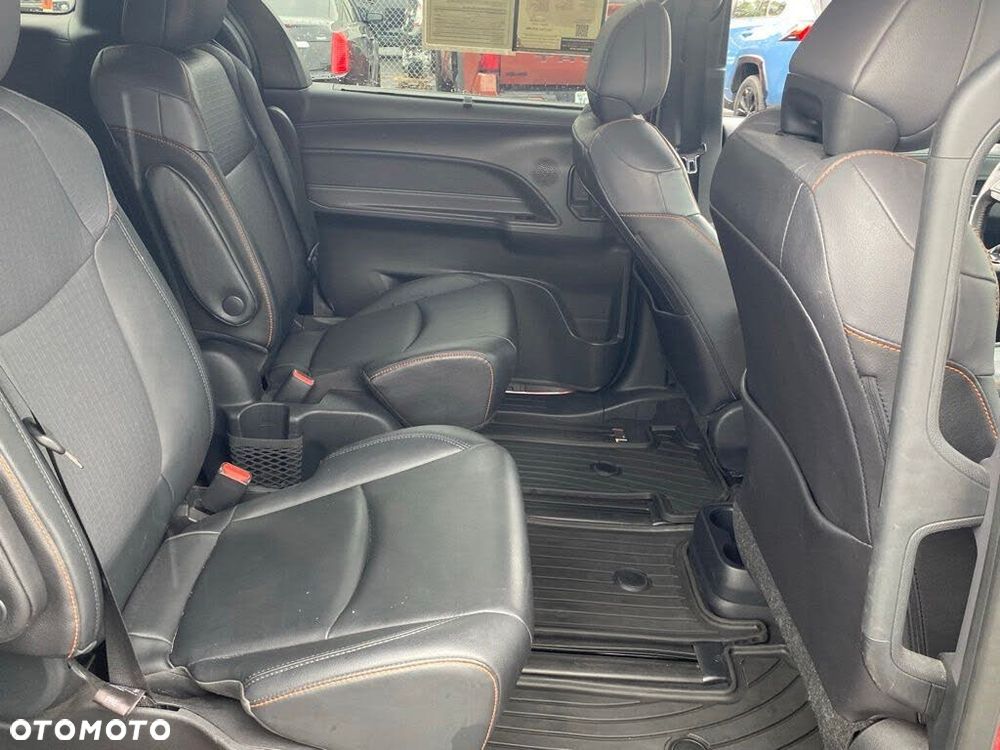 Toyota Sienna - 13