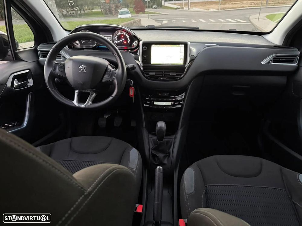 Peugeot 208 - 11