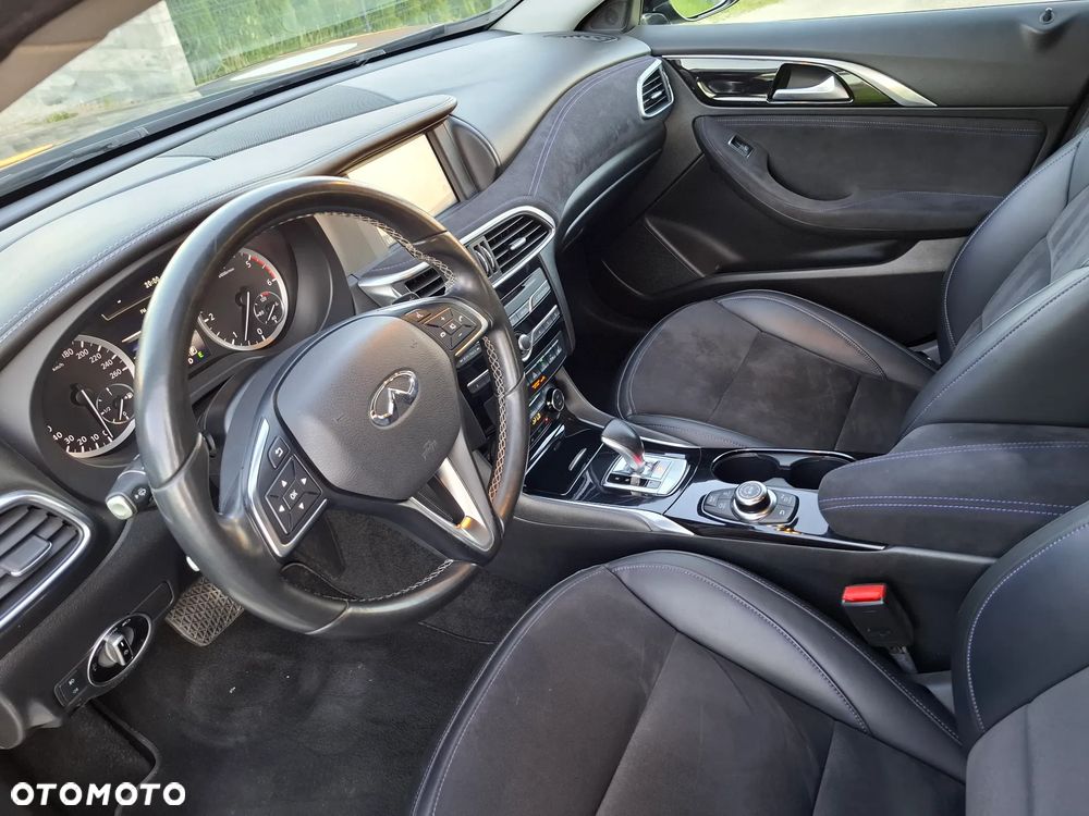 Infiniti Q30 2.2d Premium AWD 7DCT - 14