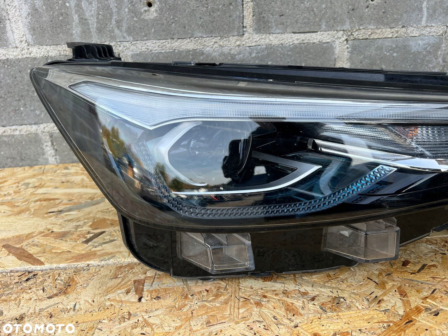 MG MG5 LAMPA PRZÓD PRAWA PRZEDNIA LED 100-40152 10796250 - 4
