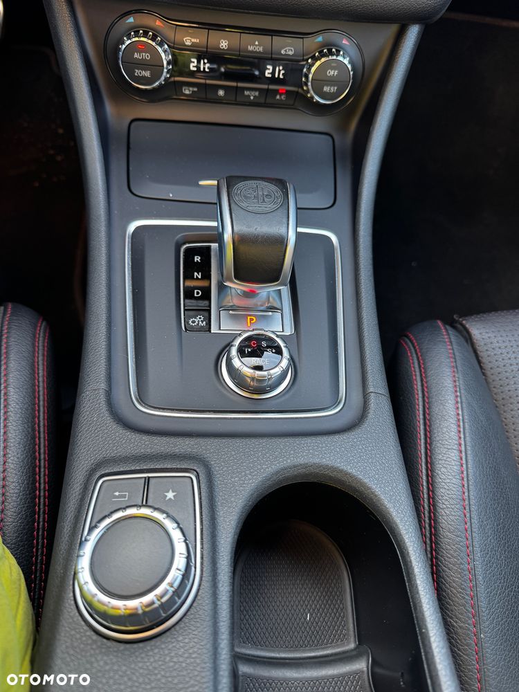 Mercedes-Benz GLA - 23