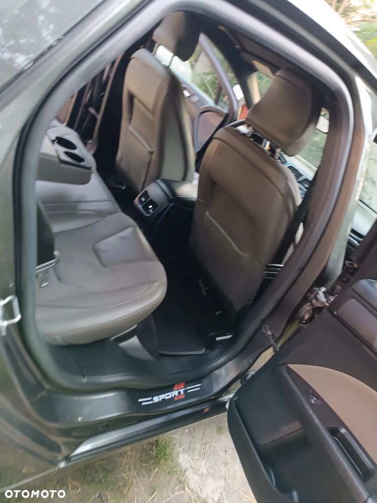 Ford Fusion - 19