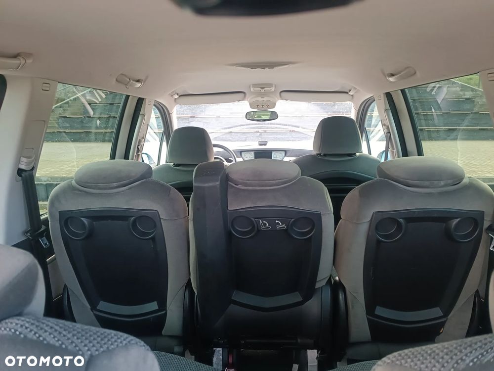 Peugeot 807 HDi 135 Premium - 16