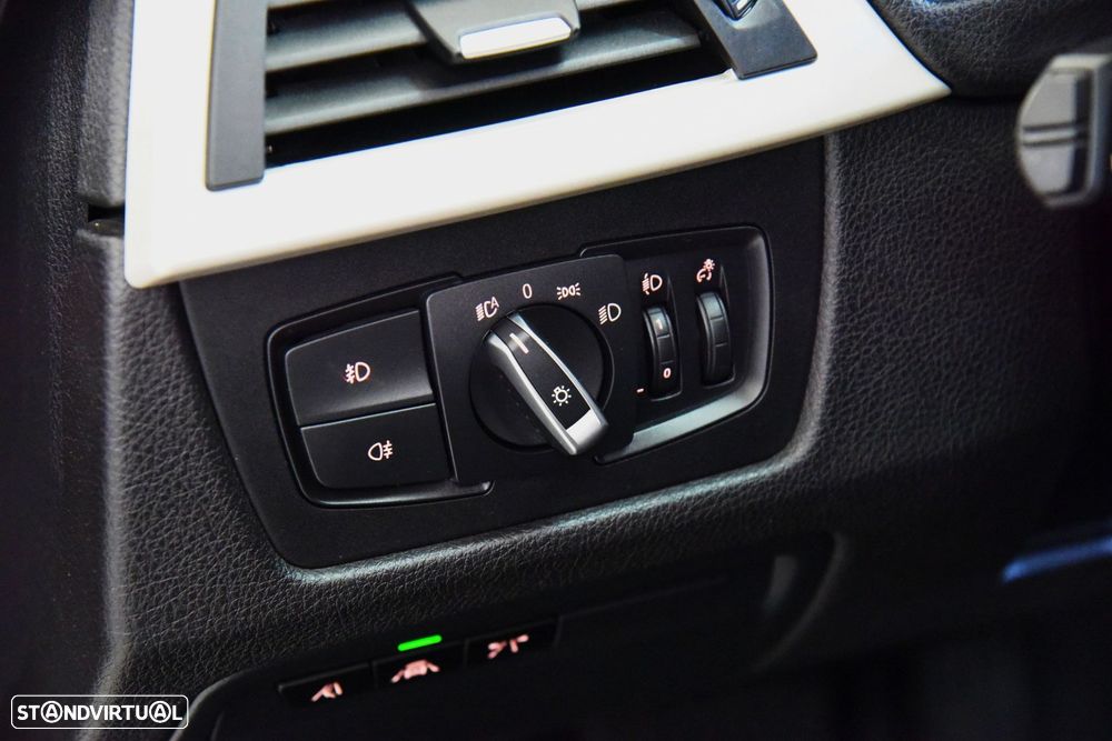 BMW 320 d Touring xDrive Auto - 10
