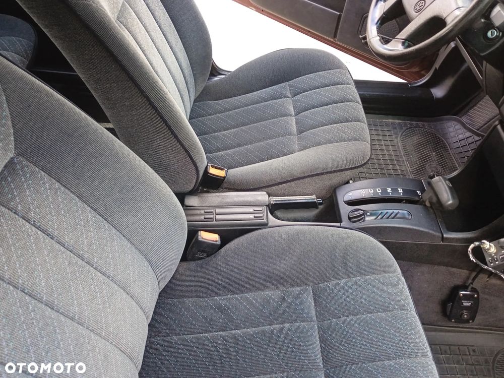 Volkswagen Passat 2.0 GL - 10