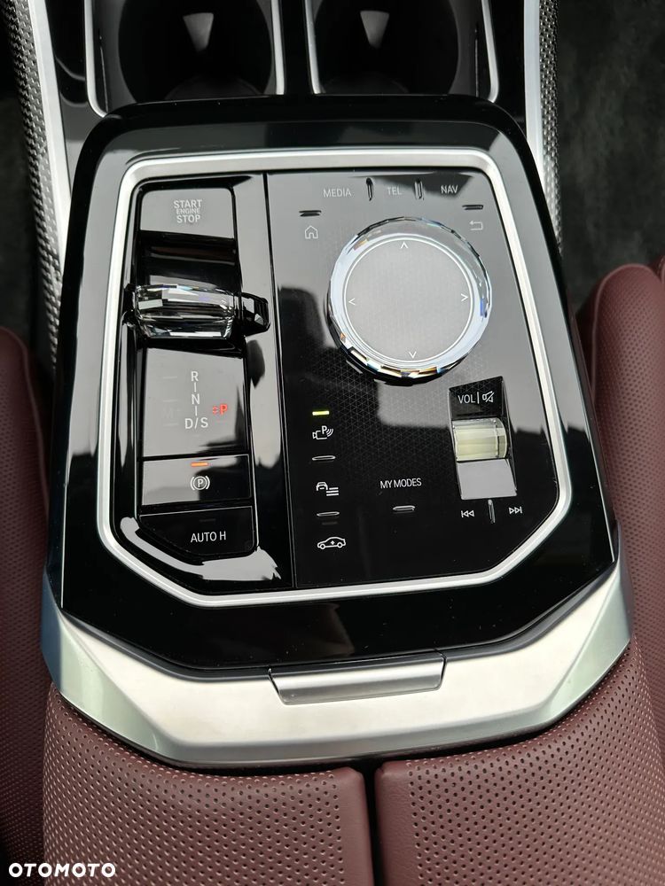 BMW Seria 7 M760e PHEV xDrive sport - 19