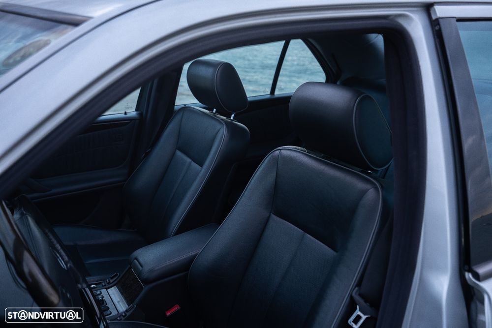 Mercedes-Benz E 320 - 50