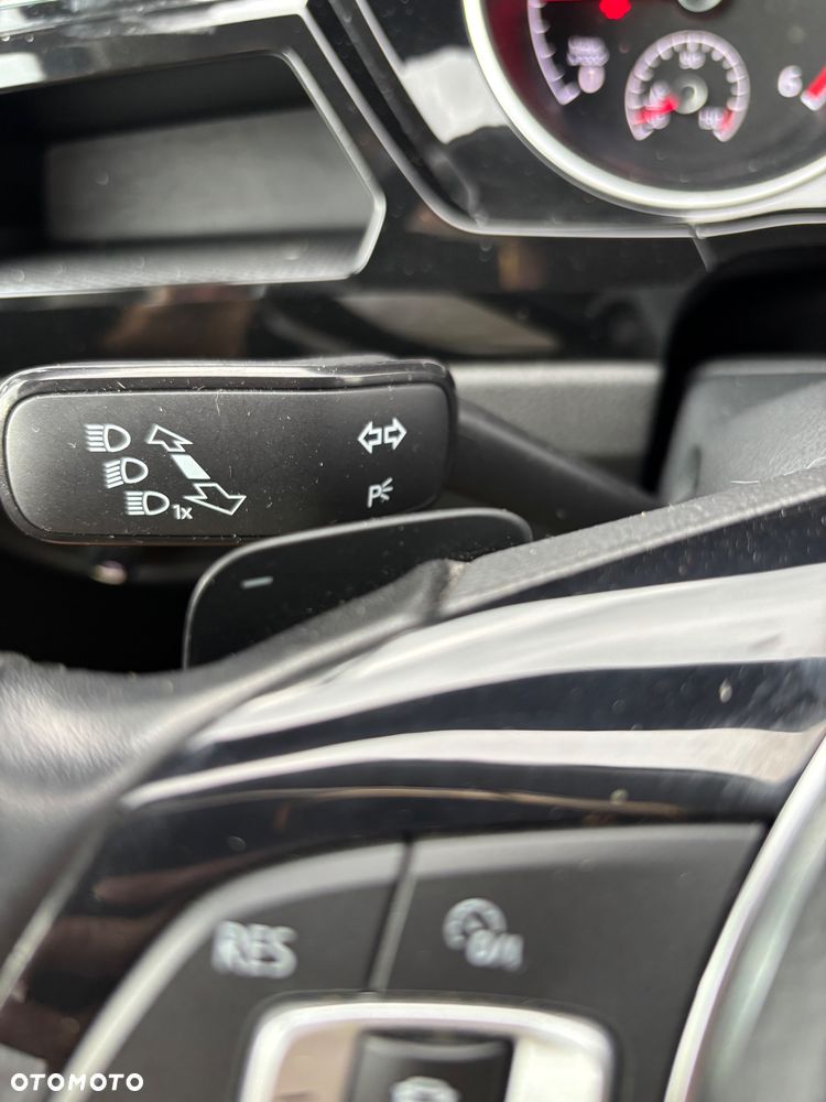 Volkswagen Touran 2.0 TDI SCR DSG Highline - 20