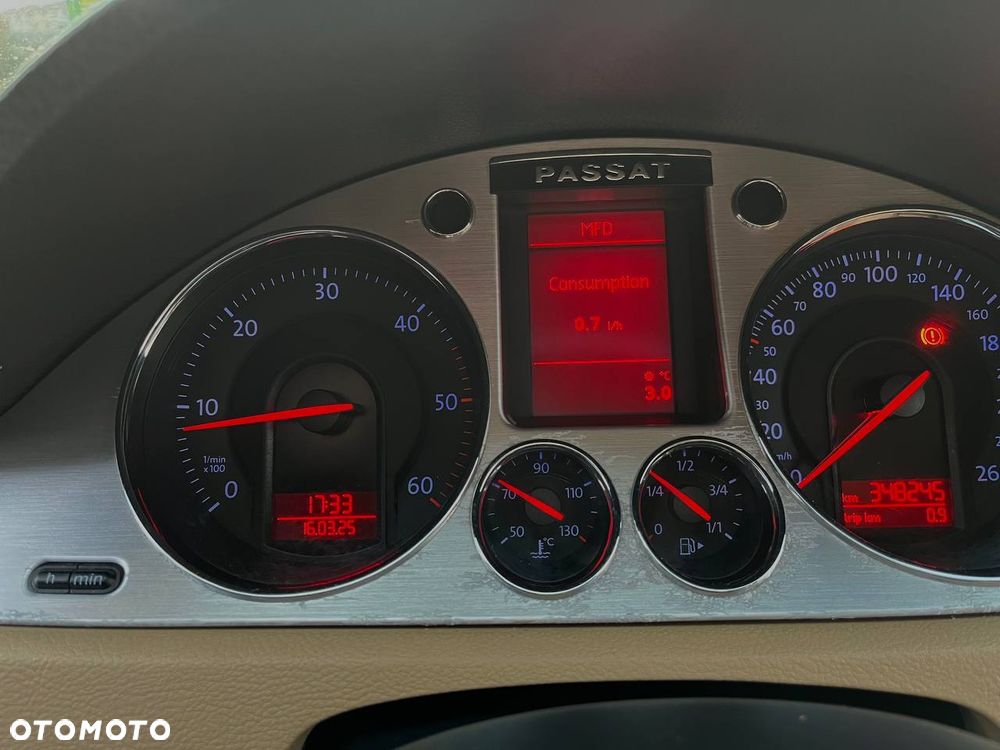 Volkswagen Passat - 13