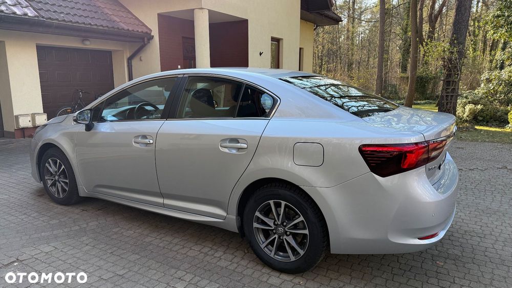 Toyota Avensis 1.8 Sol - 9