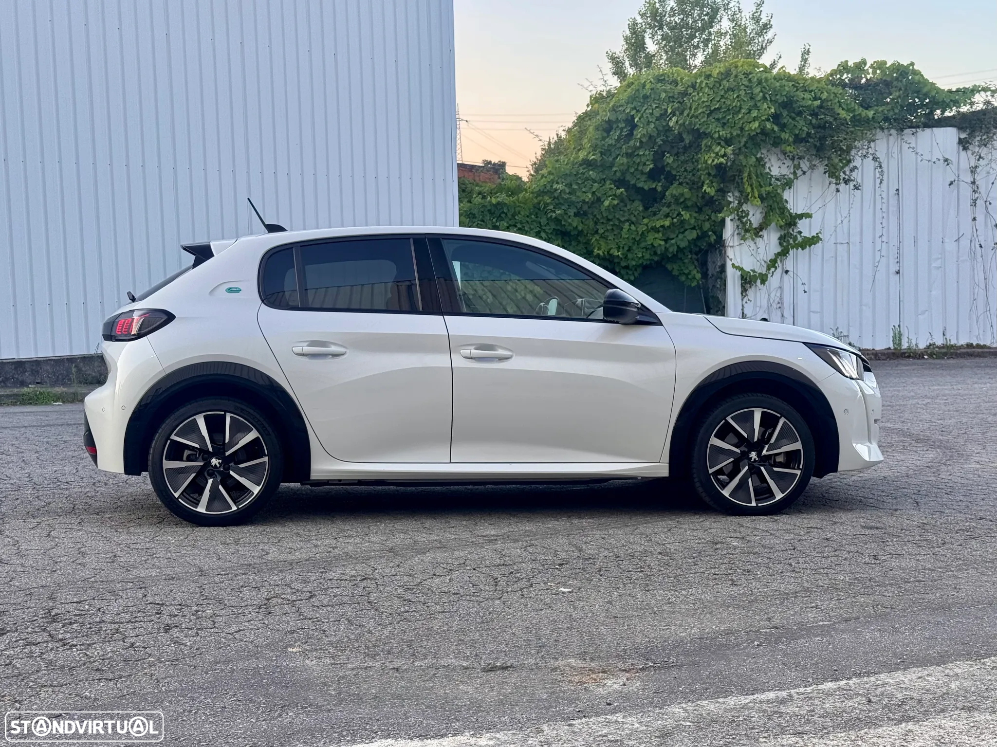 Peugeot e-208 50 kWh GT - 14