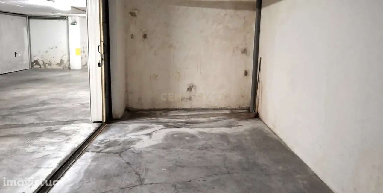 Garagem Fechada à Venda no Centro da Póvoa de Varzim! - Grande imagem: 2/9