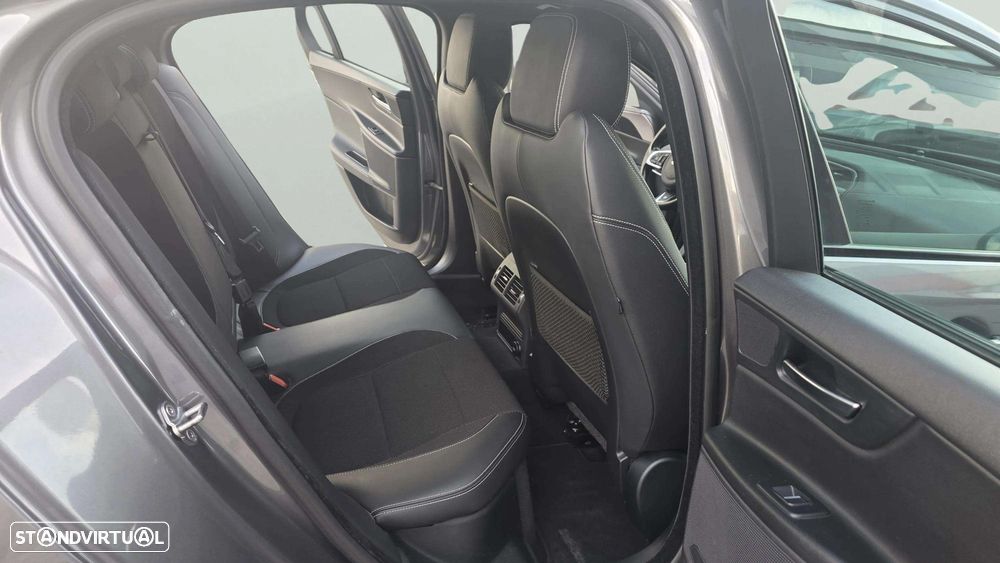 Jaguar XE 2.0 D R-Sport - 12