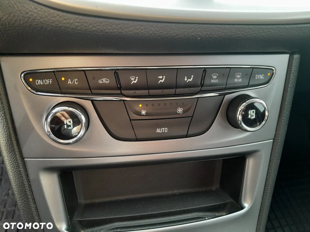 Opel Astra 1.6 CDTI Enjoy S&S - 11