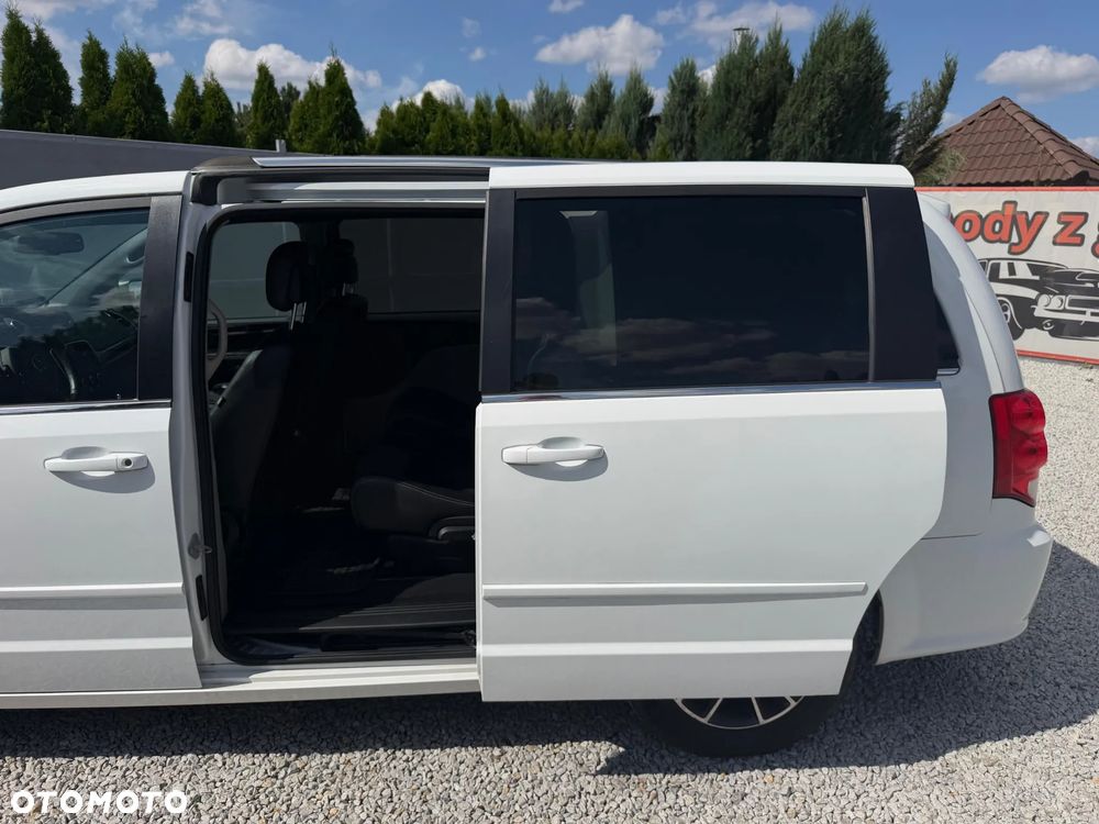 Dodge Caravan - 14