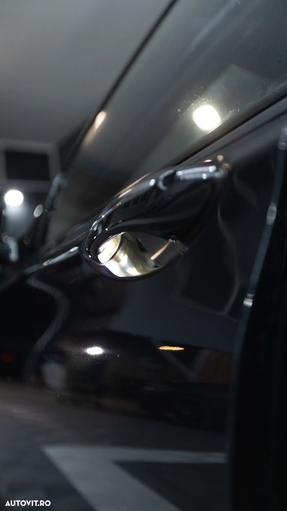 BMW Seria 7 750i xDrive - 8