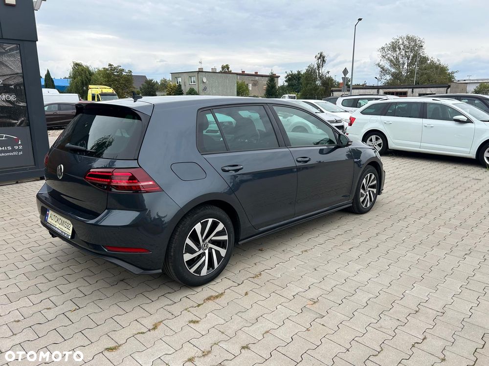 Volkswagen Golf - 6