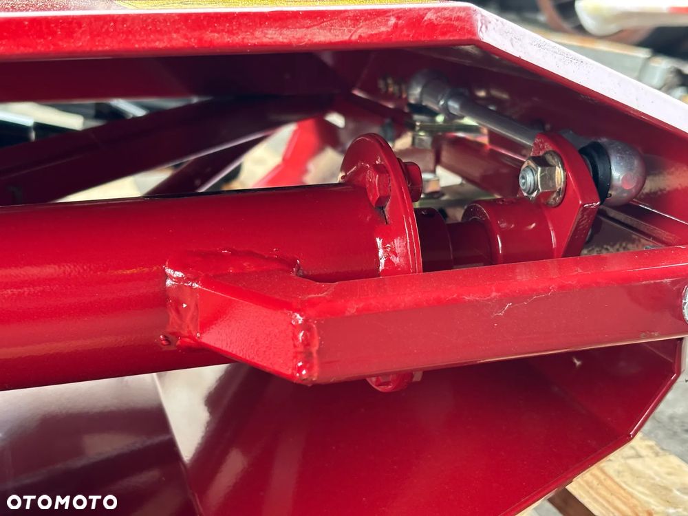 Case IH Kosa Boczna do Rzepaku Compact Case VE HD 2018 - 18