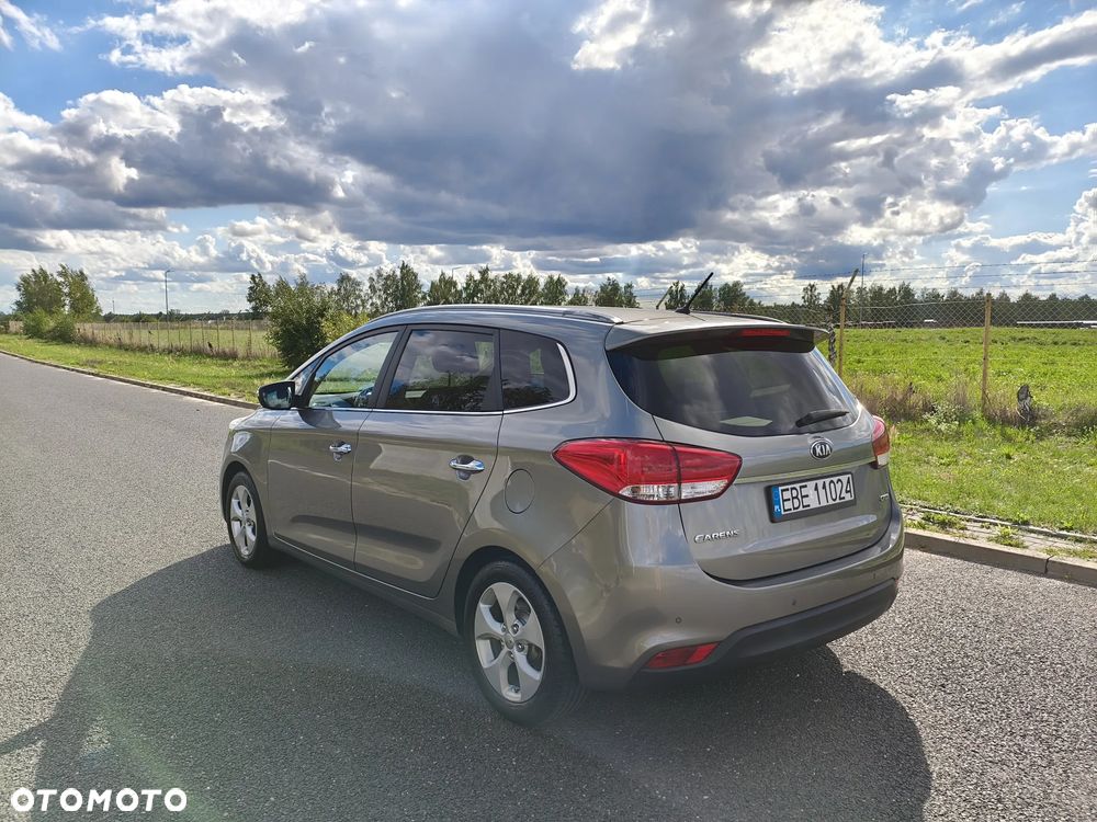 Kia Carens - 7